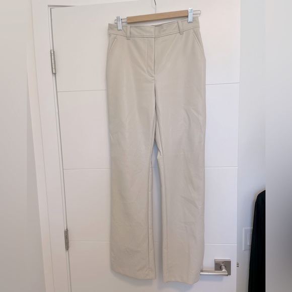 Babaton publish pant vegan leather - matte pearl 8 - Picture 1 of 1